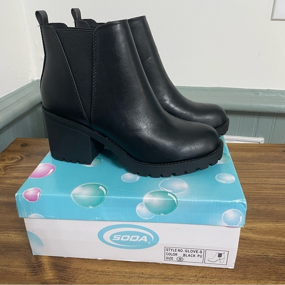 Soda Shoes - Soda block heel Chelsea boot in black size 9